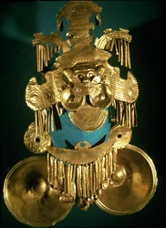 Brustschmuck der Calima-Region, Kolumbien, ca. 500-1500 n. Chr.